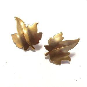 Vtg Gold Tone Maple Leaf screw on Earrings Fall Thanksgiving Partywear